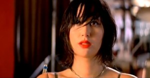 Razones por las que Karen O fue la mejor compañera en nuestra adolescencia