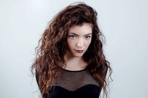 Si extrañabas cómo sonaba Lorde antes, ¡te encantará su nueva canción!