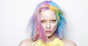 Fotos que demuestran que tener el pelo de arcoíris es lo mejor que puedes hacer este verano
