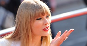 Taylor Swift le hace firmar unos contratos horribles a los fotógrafos que van a sus conciertos