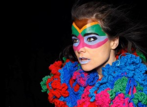 Ahora podrás tocar todas las canciones de Björk con su nuevo libro