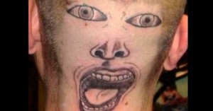 Este cantante se hizo el tatuaje más horrible que hemos visto
