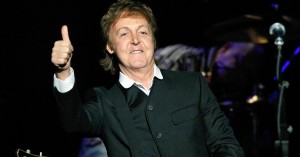 ¡Épico! Mira a Paul McCartney y Beck tocando juntos