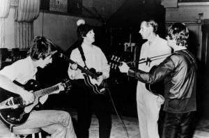 Muere Sir George Martin, el legendario productor de los Beatles