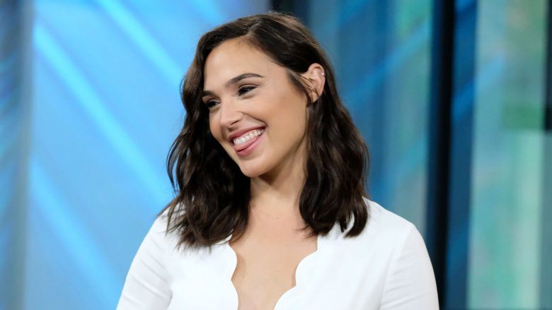 Gal Gadot sale en un video musical de 'Saturday Night Live'