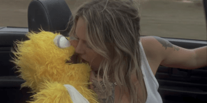 La mejor canción para tener sexo ya tiene video