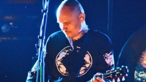 Smashing Pumpkins comparte la primera foto con su nuevo bajista oficial