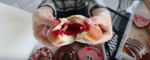 Mira y saborea cómo se hace una Krispy Kreme
