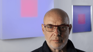 Conoce los detalles del boxset MÁS grande de Brian Eno hasta ahora