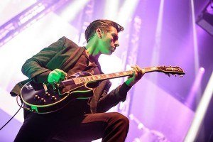 El baterista de Arctic Monkeys le dijo a un fan que el próximo disco de la banda saldrá en mayo