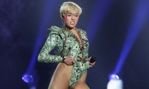 Miley Cyrus tendrá que enfrentar una demanda multimillonaria por uno de sus temas del 2013