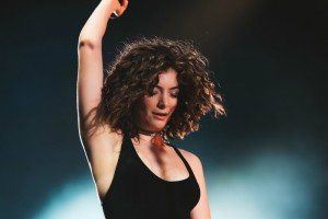 Lorde decidió realizar un cover en vivo a Frank Ocean y debutar una canción inédita en su último show