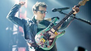 Mira a Rivers Cuomo de Weezer tocar algunos bonitos covers de Green Day y The Smashing Pumpkins