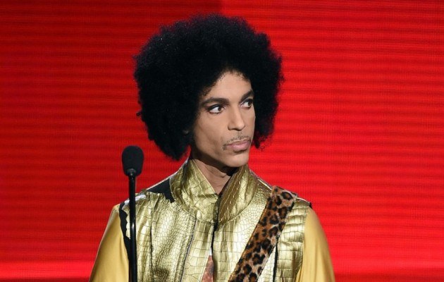 Universal Music asegura que los fans que rindieron tributo tras muerte de Prince, rompieron derechos de Copyright