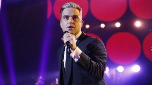 Celebramos el regreso de Robbie Williams a nuestro país con 7 temas que sí o sí debe de tocar