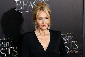 JK Rowling anuncia que ya comenzó a escribir el guión de ‘Fantastic Beasts 3’