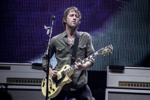 Chris Shiflett de Foo Fighters pondrá su colección personal de guitarras a la venta