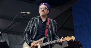 Elvis Costello cancela su gira europea debido a un ‘cáncer agresivo’
