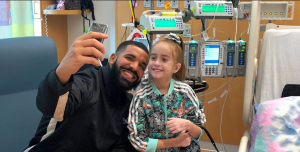 Drake visitó a una pequeña fan en espera de un transplante de corazón después de verla hacer el ‘Kiki Challenge’