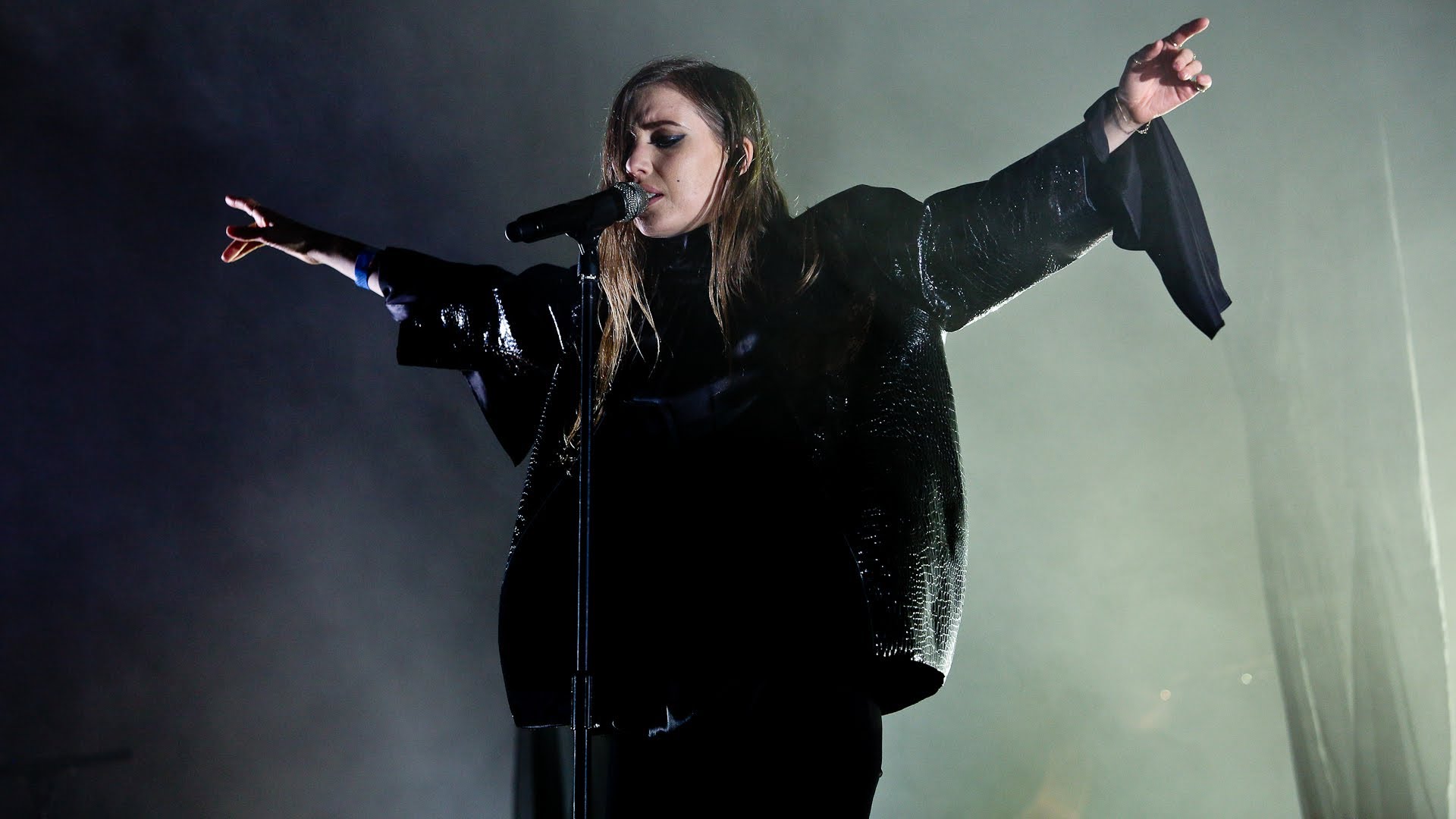 Escucha el cover que Lykke Li se armó para “U Got It Bad” de Usher