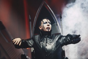 Marilyn Manson colapsó arriba del escenario durante un show en Houston