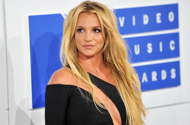 Parece que a Britney Spears se le olvidó en donde estaba en plena presentación