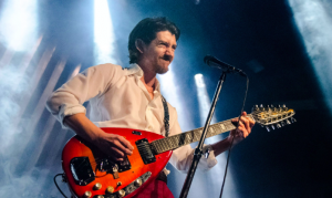 Arctic Monkeys anuncia exposición fotográfica con piezas inéditas para coincidir con fechas en Reino Unido