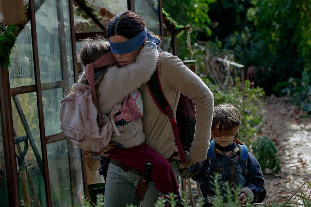 Con los ojos vendados deberás emprender un viaje en un mundo post apocalíptico en ‘Bird Box’, la nueva película de Netflix