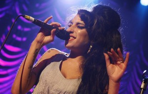El futuro es ahora: Se está preparando un nuevo tour de Amy Winehouse como holograma para el 2019