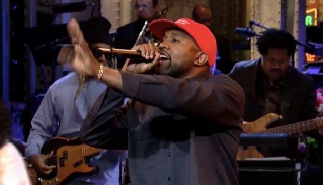 Kanye West & Lil Pump interpretan “I Love It” en trajes de Fiji y Perrier para SNL