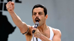 Mira la escena de ‘Bohemian Rhapsody’ en la que Brian May muestra “We Will Rock You” a sus compañeros de Queen