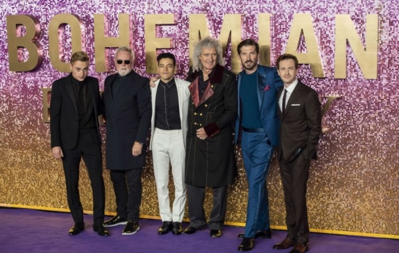 Mira a Brian May interpretar el solo de “Bohemian Rhapsody” para todo el cast de la película