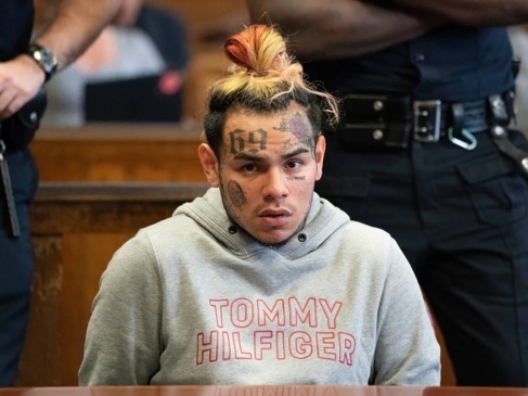 Tekashi 6ix9ine podría volver a la cárcel tras nueva ola de denuncias y demandas