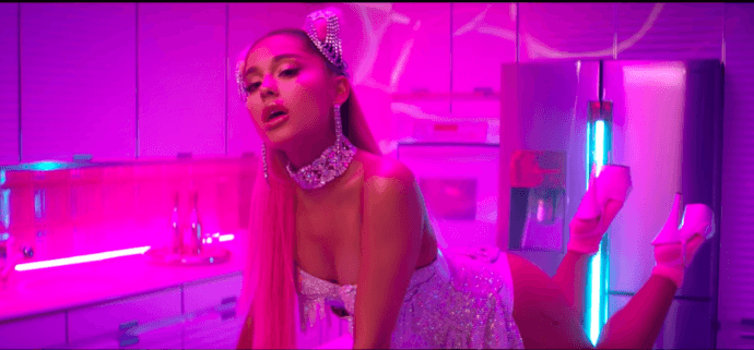 Una bomba de girl power y sensualidad en el nuevo video de Ariana Grande para “7 Rings”
