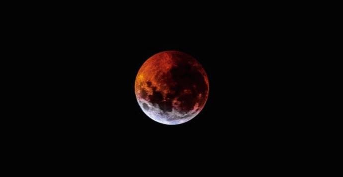 5 fotógrafos / 5 tiros / 1 Luna: Estas fueron nuestras fotografías favoritas del Eclipse Lunar