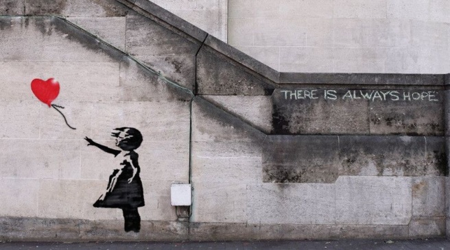 En Reino Unido, un hombre adquirió una obra callejera de Banksy por más de $129 mil dólares