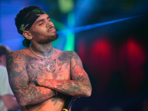Chris Brown es arrestado en París por acusaciones de violación en su contra