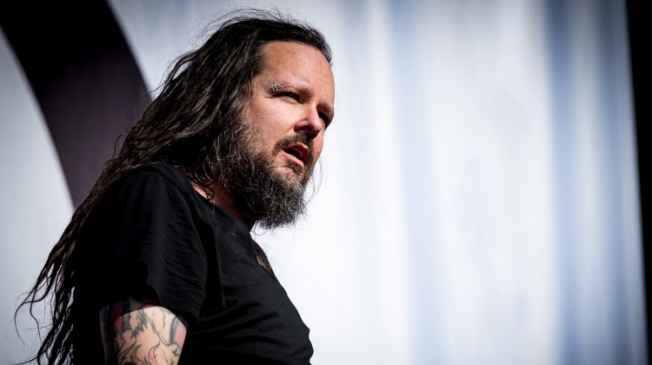 Jonathan Davis se encuentra grabando las voces para el nuevo disco de Korn