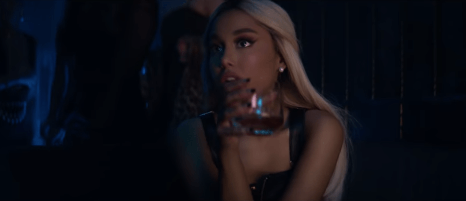 Ariana Grande lanza nuevo disco “Thank u, next” junto con un flamante video