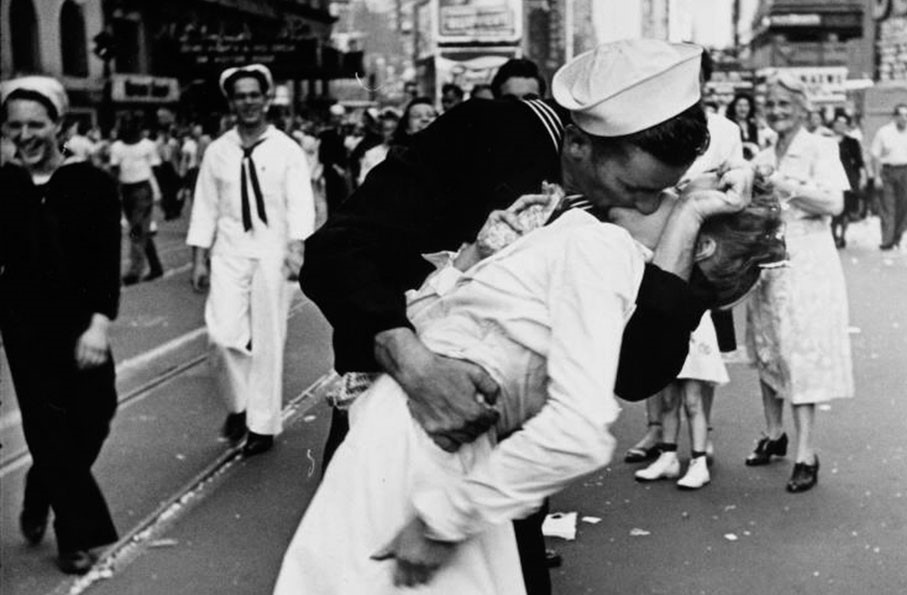 Falleció George Mendonsa﻿, el marinero del beso de Time Square