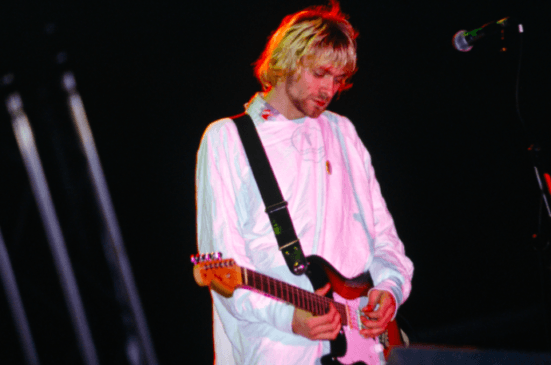 Se subastará la bata de hospital que utilizó Kurt Cobain en el Reading Fest