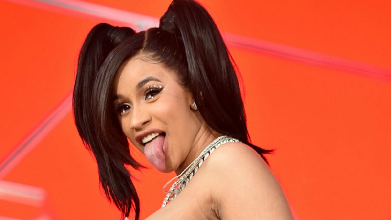 Cardi B acepta que drogó y robó a hombres que le pedían sexo