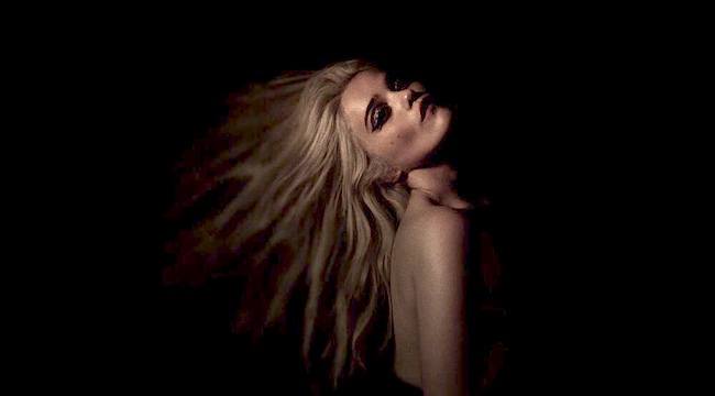 Escucha "Downhill Lullaby", el nuevo sencillo de Sky Ferreira