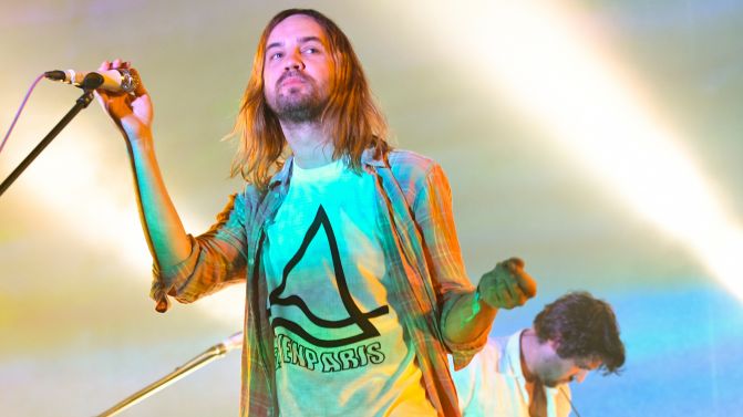 Tame Impala debuta "Borderline" en su show de Saturday Night Live