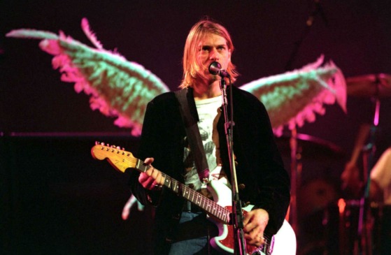 Guitarra destrozada de Kurt Cobain se vende por casi $11 millones de pesos