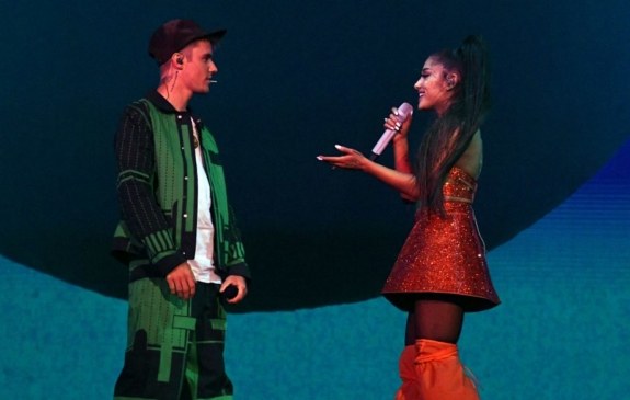 Ariana Grande cierra su presentación en Coachella con invitado de lujo: Justin Bieber