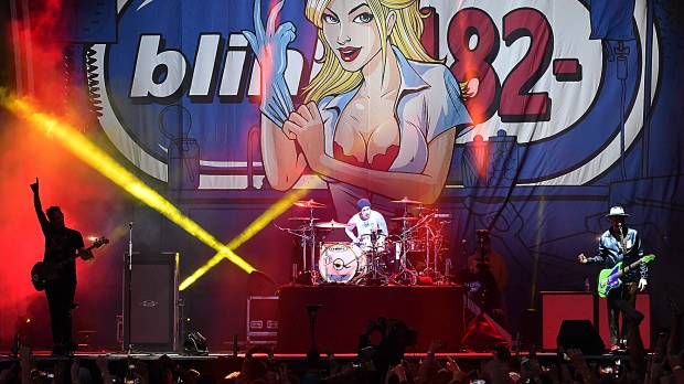 Escucha a Blink-182 tocar ‘Enema Of The State’ por su 20 aniversario
