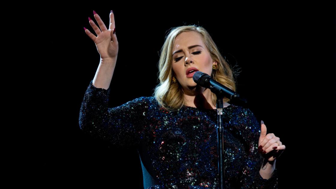 Adele festeja cumpleaños 31 con emotivo mensaje y sugiere lanzamiento de nuevo disco
