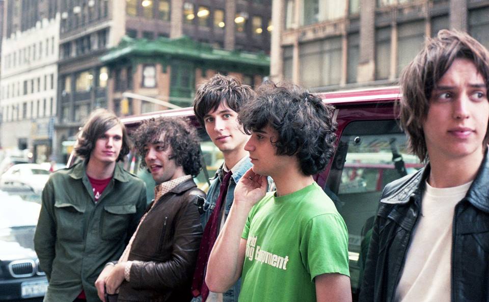 The Strokes comparte "The Adults Are Talking", su nueva canción