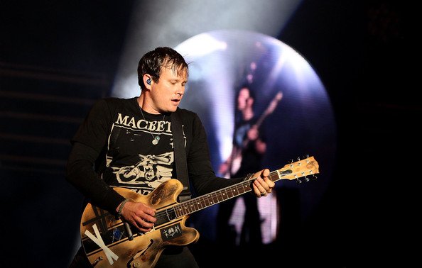 Como no queriendo la cosa: Tom DeLonge se grabó casi cantando “I Miss You” de Blink-182